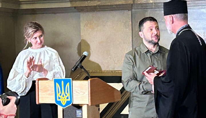 V. Zelensky awardштп Gudziak. Photo: FB page of the Philadelphia Archeparchy of the UGCC