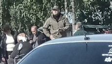 В Носовке сторонник ПЦУ в камуфляже избил прихожанку УПЦ