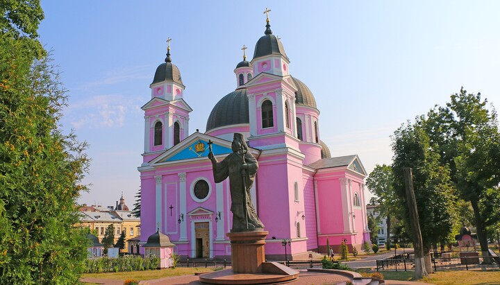 Кафедральный собор УПЦ в Черновцах. Фото: Википедия