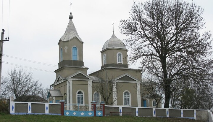 Храм на честь Успіння Пресвятої Богородиці у с. Шебутинці. Фото: wikimapia.org