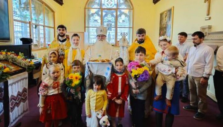 Єпископ Боярський Веніамін та члени громади УПЦ в м. Леттеркенні. Фото: vzcz.church.ua