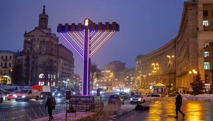 The ambassadors of Austria and Britain took part in the menorah lighting ceremony.