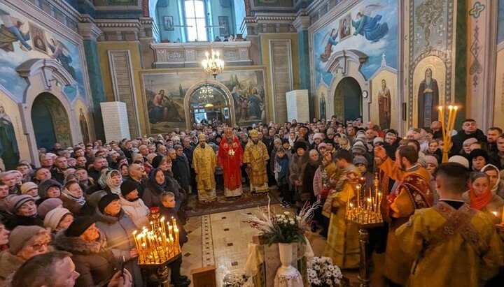 «Служба» ПЦУ в Миколаївському соборі Кременця. Фото: suspilne.media