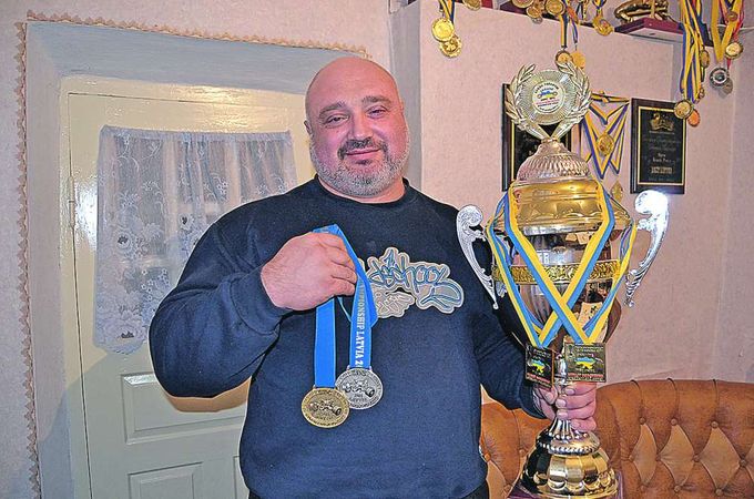 Священник Одесской епархии УПЦ стал чемпионом Украины по пауэрлифтингу