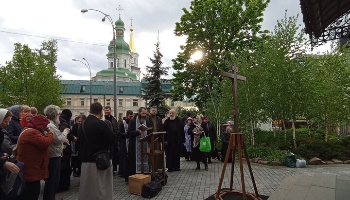 Молитовне стояння біля Києво-Печерської лаври 22.04.24 р. Фото: t.me/save_Lavra