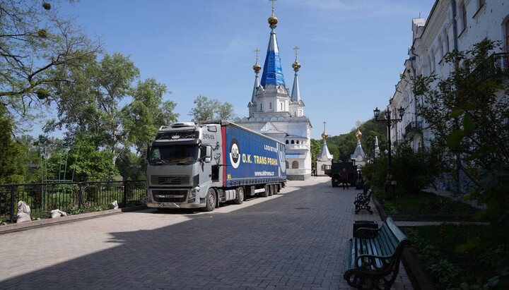 Допомога Святогірській лаврі від Хмельницької єпархії УПЦ. Фото: t.me/khm_upc