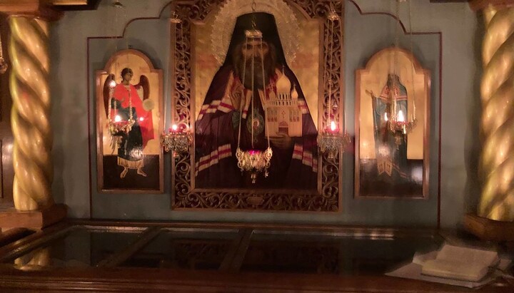 Moleben for Metropolitan Arseny held at St. John of Shanghai's relics in US