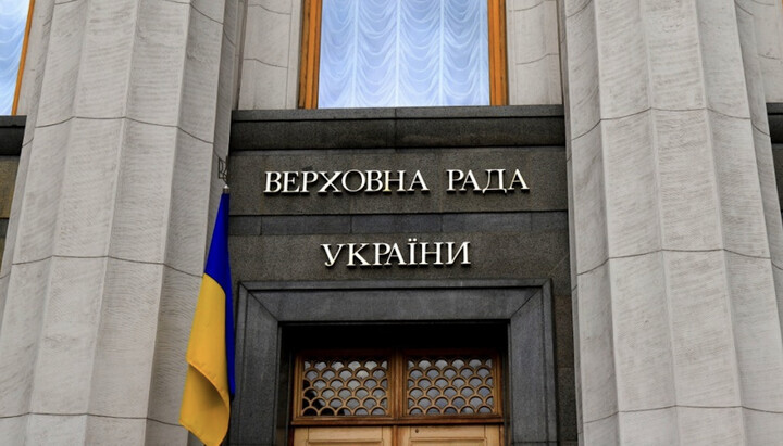 Джерело із «Слуги народу» пояснило, чому ВР не поспішає ухвалити закон 8371