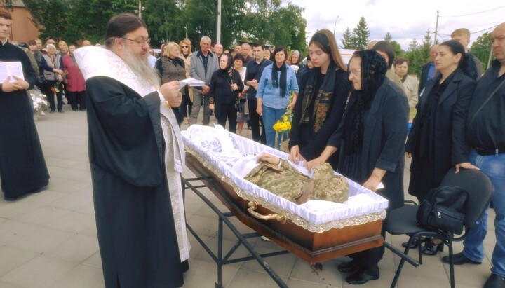 Chernivtsi RMA shows contempt for the fallen warrior due to UOC-led funeral