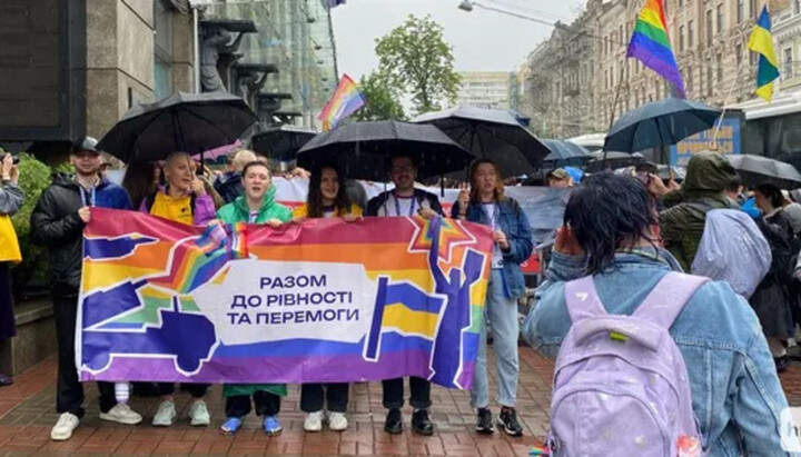 A 10-minute LGBT march takes place in Kyiv