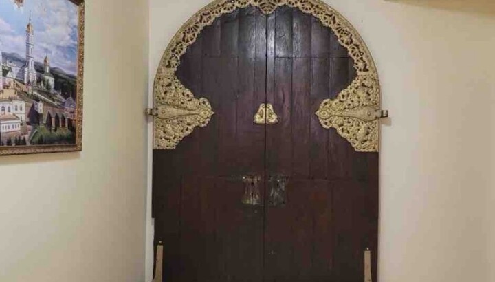 Ancient doors in the Trinity Cathedral of the Pochaiv Lavra. Photo: the Pochaiv Lavra