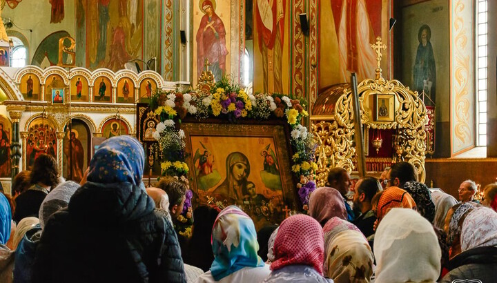 До собору у Черкасах, який намагалися захопити, привезли чудотворну ікону