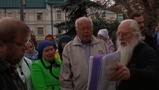 Верю, что Богородица не оставляет Лавру, – участник молитвенного стояния