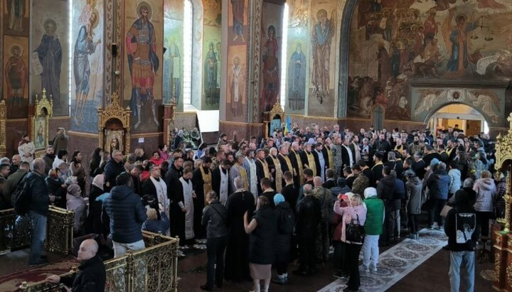 ПЦУ в захопленому кафедральному соборі УПЦ у Черкасах. Фото: Радіо Свобода