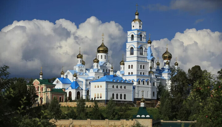 Свято-Духівський монастир і Тернопільська ОДА судяться за Почаївський скит