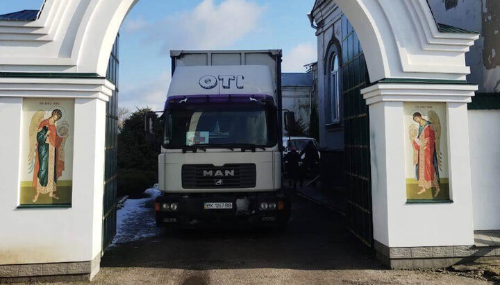 A truck with humanitarian aid from the Rivne Eparchy. Photo: rivne.church.ua