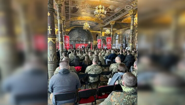 У Києві Корчинський, який закликав до знищення храмів УПЦ, виступив у Лаврі