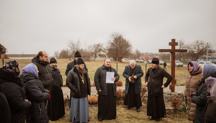 Збори релігійної громади УПЦ в селі Слобідка-Охримовецька. Фото: t.me/khm_upc