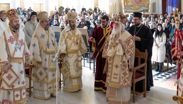 Архієпископ Анастасій на богослужінні. Фото: сайт Албанської Церкви