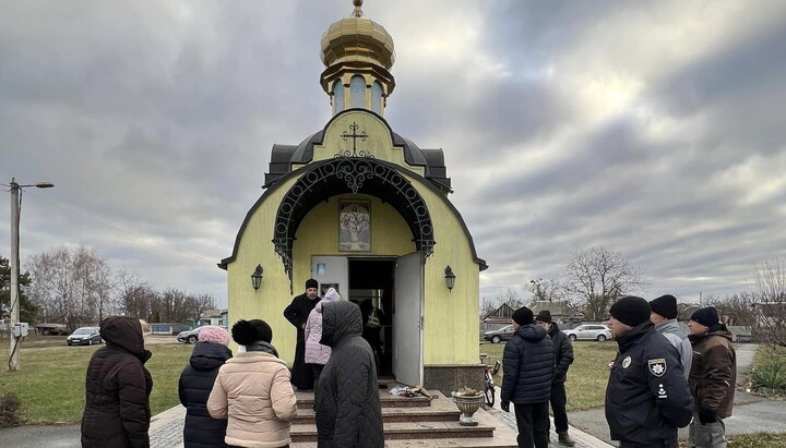 Захоплення Свято-Троїцького храму УПЦ у селі Пасічна. Фото: Фейсбук настоятеля парафії