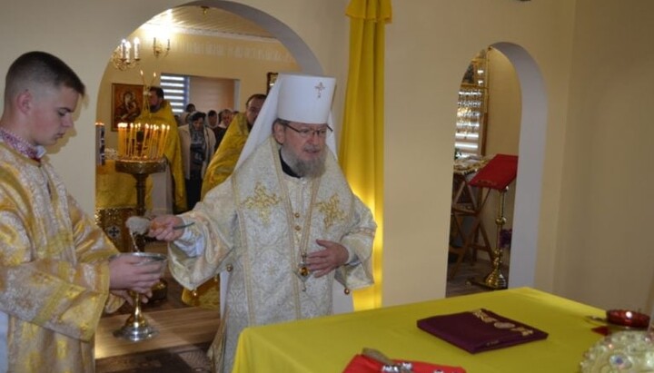 Освячення престолу в Петро-Павлівському храмі села Яринівка. Фото: Сарненська єпархія