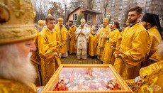 В Черкассах встретили ковчег с мощами святителя Спиридона Тримифунтского