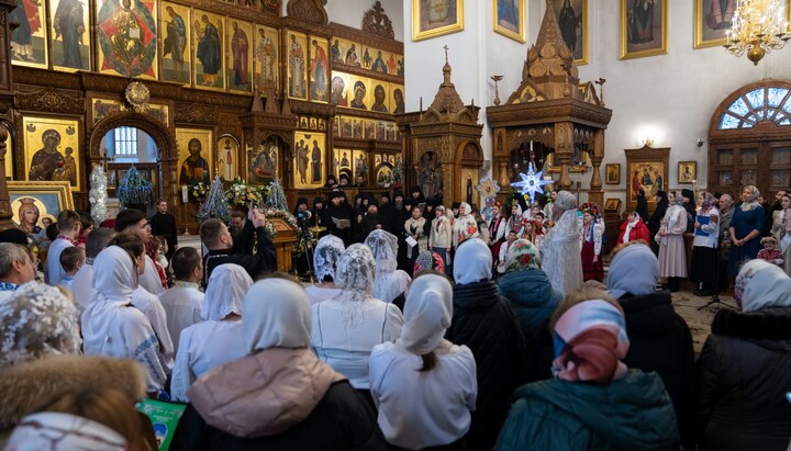 В этом году фестиваль совпал с 30-летием наместничества митрополита Арсения. Фото: Святогорская лавра