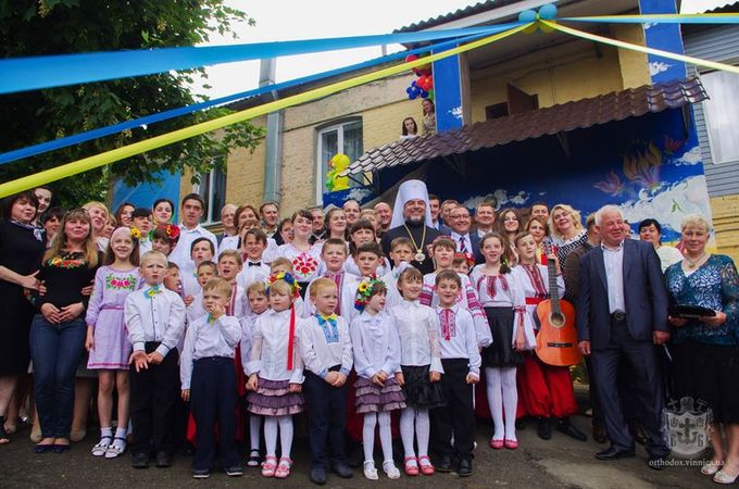 У Вінницькій єпархії УПЦ в День захисту дітей співали, відвідали зоопарк та освятили басейн