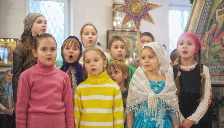 Children singing carols. Photo: nivki.orthodoxy