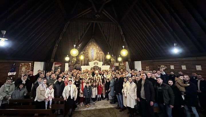 Почаївська громада УПЦ у Парижі. Фото: фб-сторінка парафії