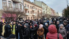 В Черновцах собирали подписи для «перевода» храмов в ПЦУ обманом