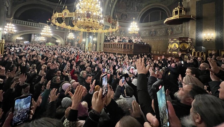 Gathering of the UOC cathedral community in Chernivtsi. Photo: Diocesan press service