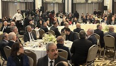 Head of Phanar has dinner with Muslims at Iftar in Istanbul