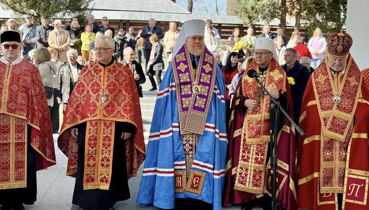 Зоря с униатскими священнослужителями в Польше. Фото: Фейсбук посольства в Польше