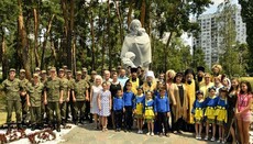 UOC prayed for soldiers' widows near the monument to Mother-Widow