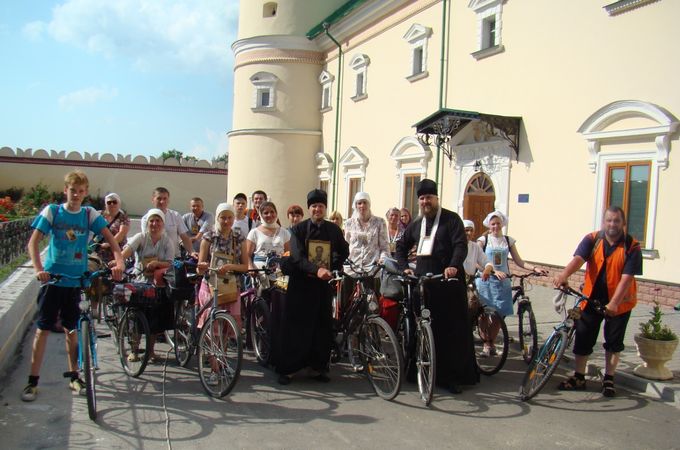 Почаївська Лавра стає традиційним місцем для велопаломників