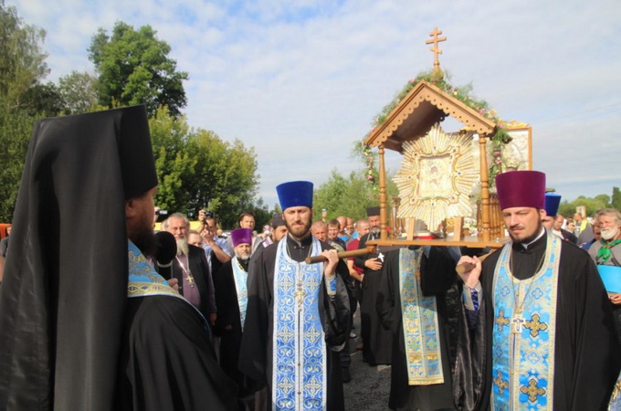 Паломники Крестного хода-2016 свершили молитву у мемориала Небесной сотни