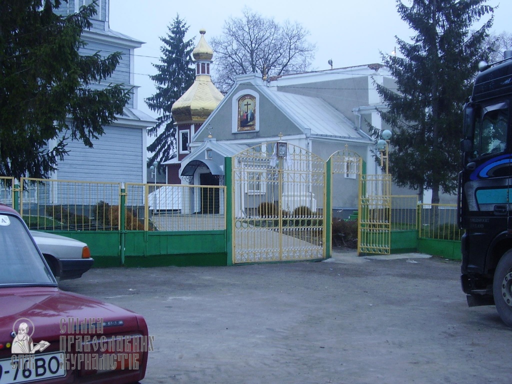 В Угринові купол із храму викинули на смітник. Що рейдери підготували храму в Грибовиці? фото 2