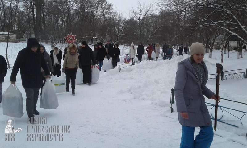 «Семейный» отдел УПЦ провел благотворительную акцию «Старость в радость» фото 6