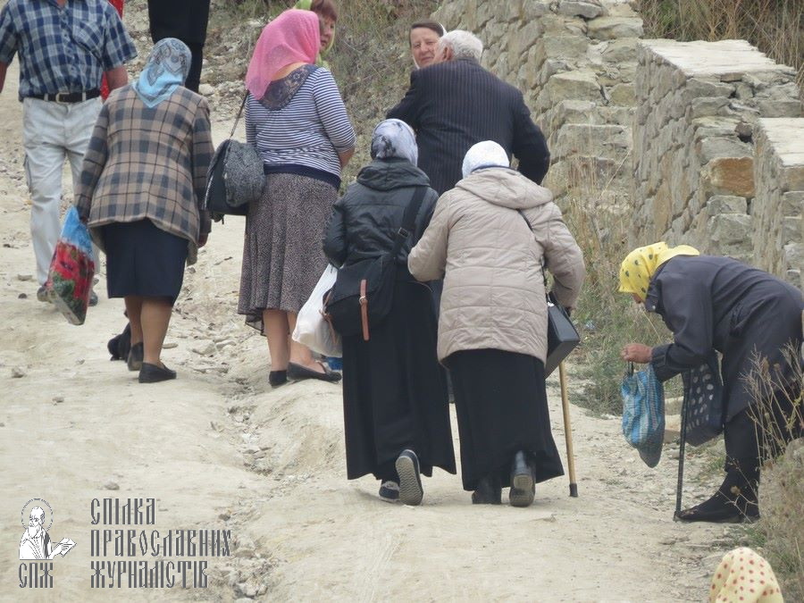 «Тут ближче до Бога»: як пройшло престольне свято у Лядовському монастирі фото 5