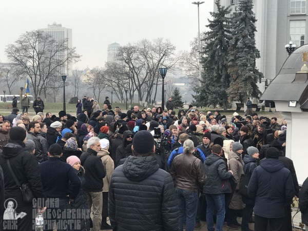 Молебен у Десятинного монастыря и акция радикалов (ПРЯМАЯ ТРАНСЛЯЦИЯ) фото 17