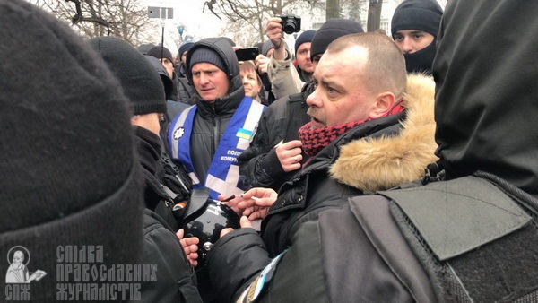 Молебен у Десятинного монастыря и акция радикалов (ПРЯМАЯ ТРАНСЛЯЦИЯ) фото 4