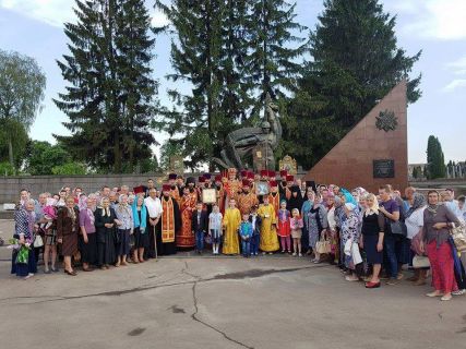 В храмах УПЦ проходят богослужения в память павших во Второй мировой войне фото 2