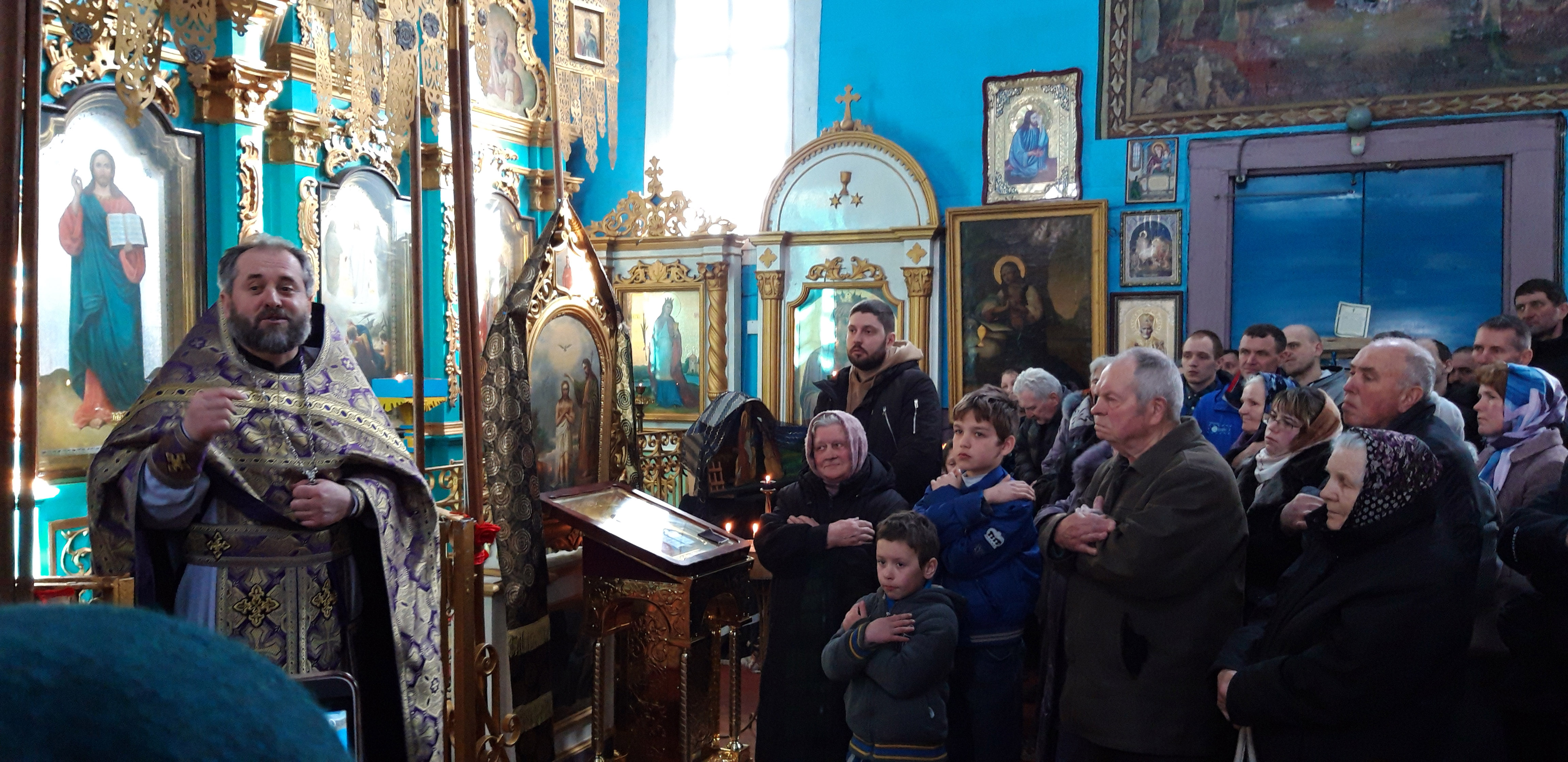 Конфлікт у Луці-Мелешківській: «Ми прийшли з миром. Але вони не чують нас» фото 8