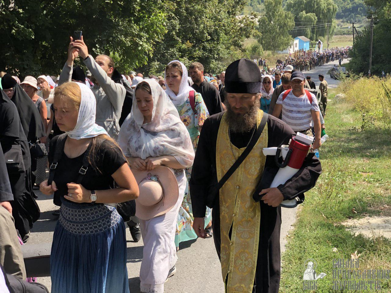 Сказ о крестоходцах, к Богородице идущих, или Зачем ходят в крестный ход фото 3