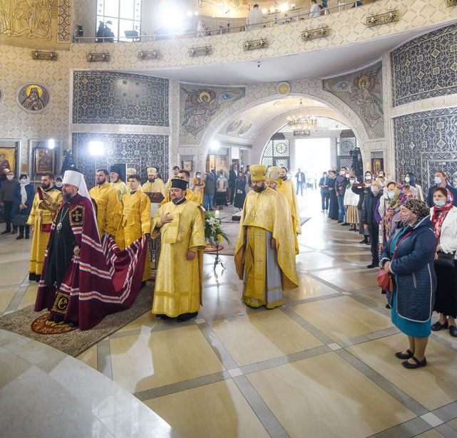 Чому Драбинко і Думенко служать в порожніх храмах фото 1