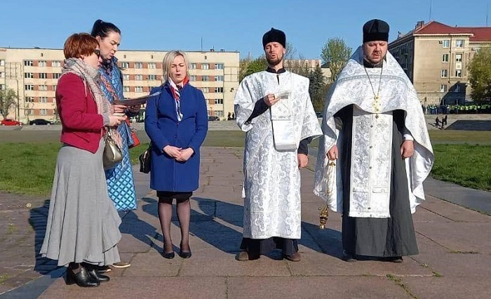 У День Перемоги в єпархіях УПЦ молилися за загиблих воїнів фото 3