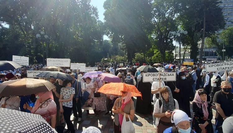 Report: Prayer standing of UOC believers near Verkhovna Rada фото 4