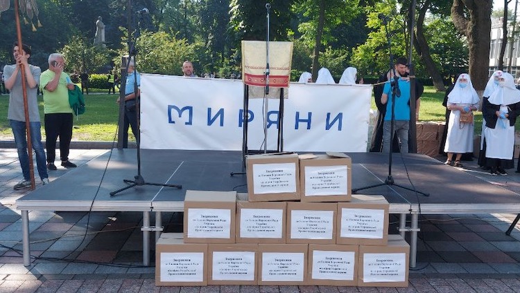 Report: Prayer standing of UOC believers near Verkhovna Rada фото 9