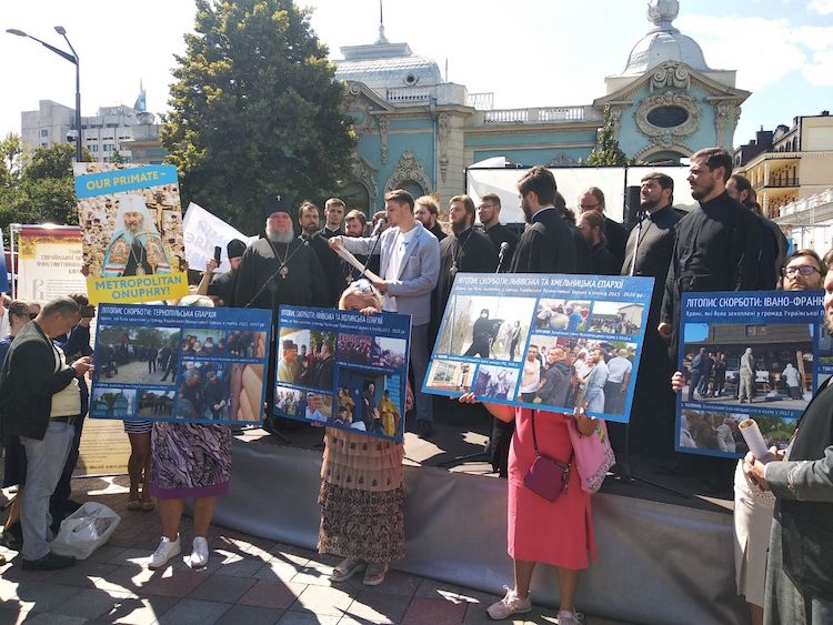 Приезд патриарха Варфоломея и молитвенное стояние УПЦ: онлайн-трансляция фото 5